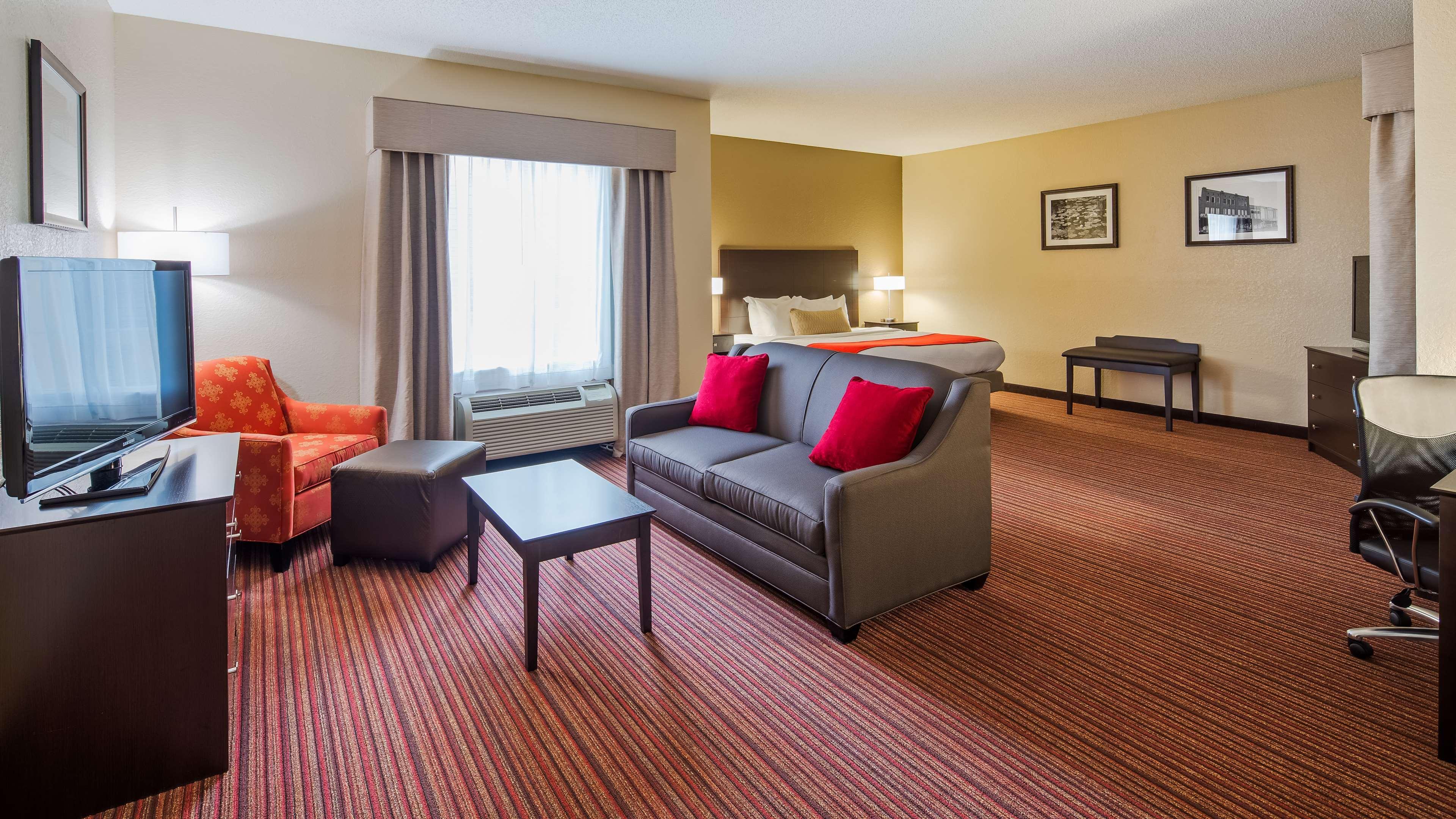 Best Western Plus Bradbury Inn And Suites Уэйкросс Экстерьер фото