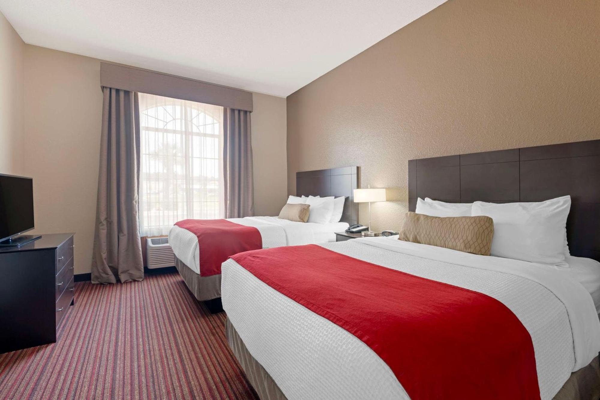 Best Western Plus Bradbury Inn And Suites Уэйкросс Экстерьер фото