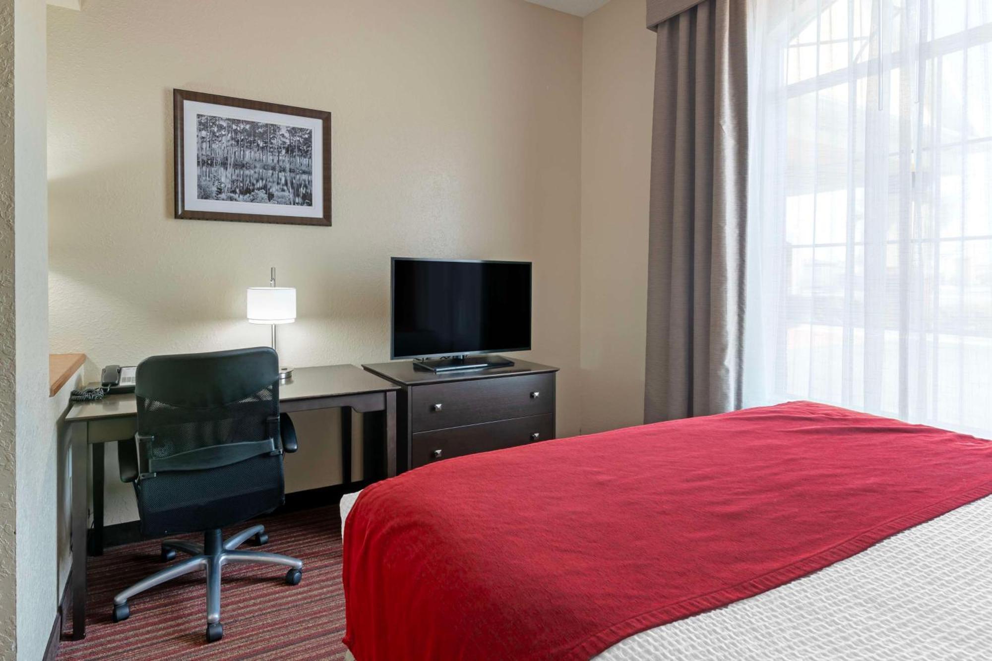 Best Western Plus Bradbury Inn And Suites Уэйкросс Экстерьер фото