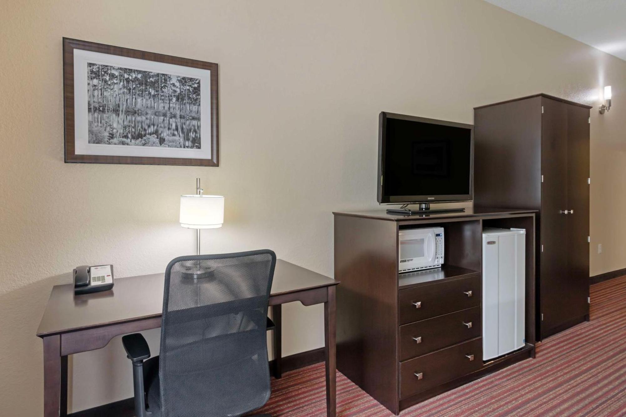 Best Western Plus Bradbury Inn And Suites Уэйкросс Экстерьер фото