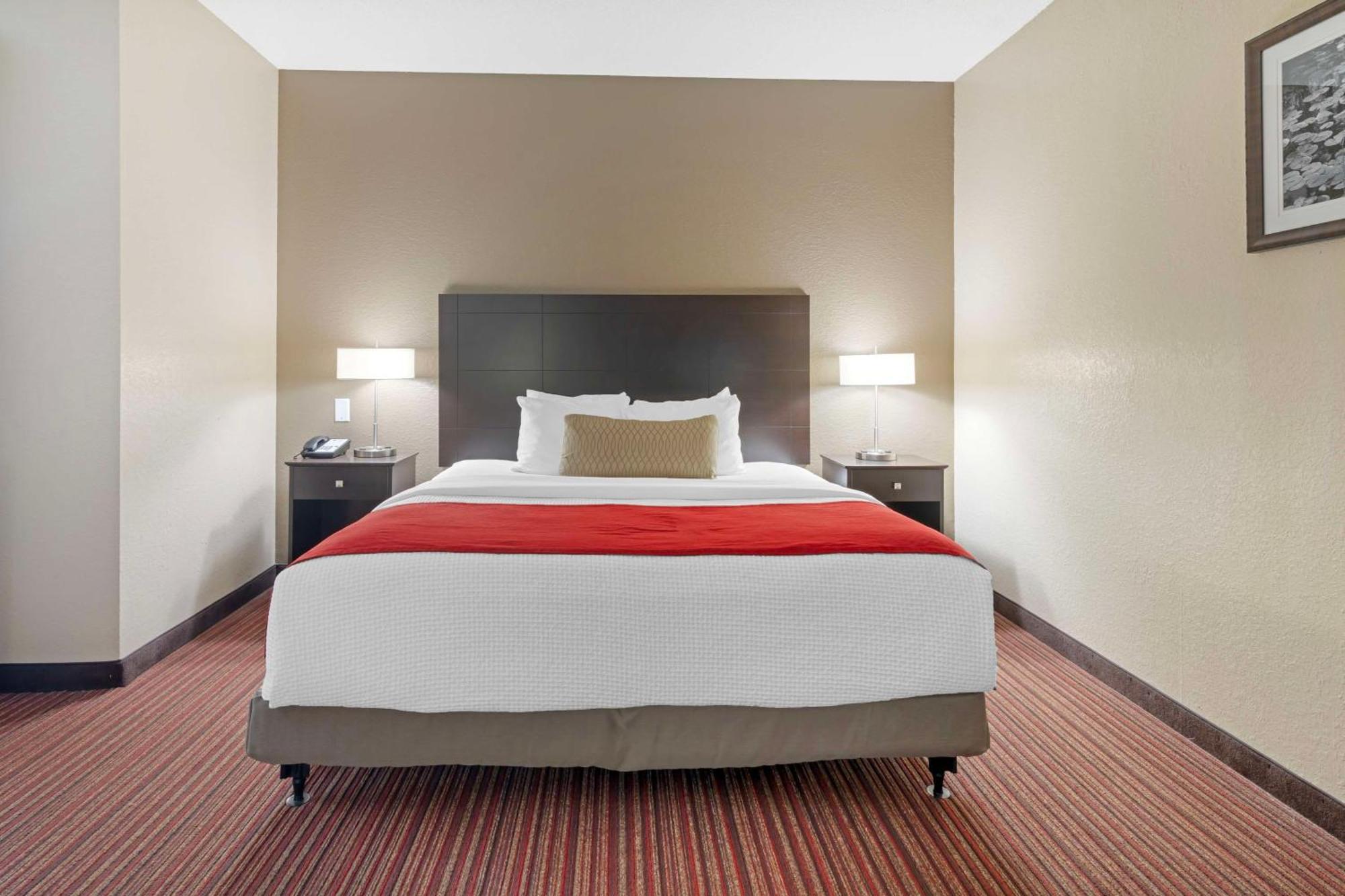 Best Western Plus Bradbury Inn And Suites Уэйкросс Экстерьер фото