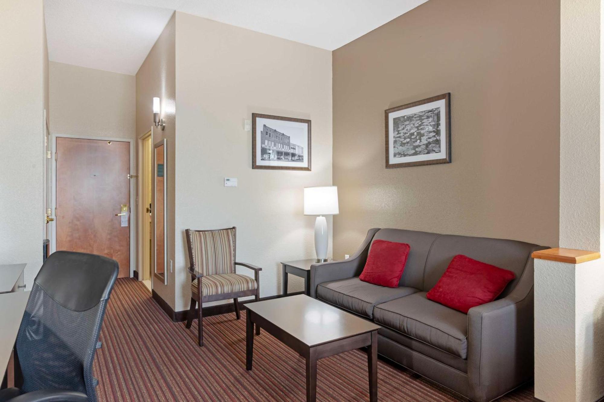 Best Western Plus Bradbury Inn And Suites Уэйкросс Экстерьер фото