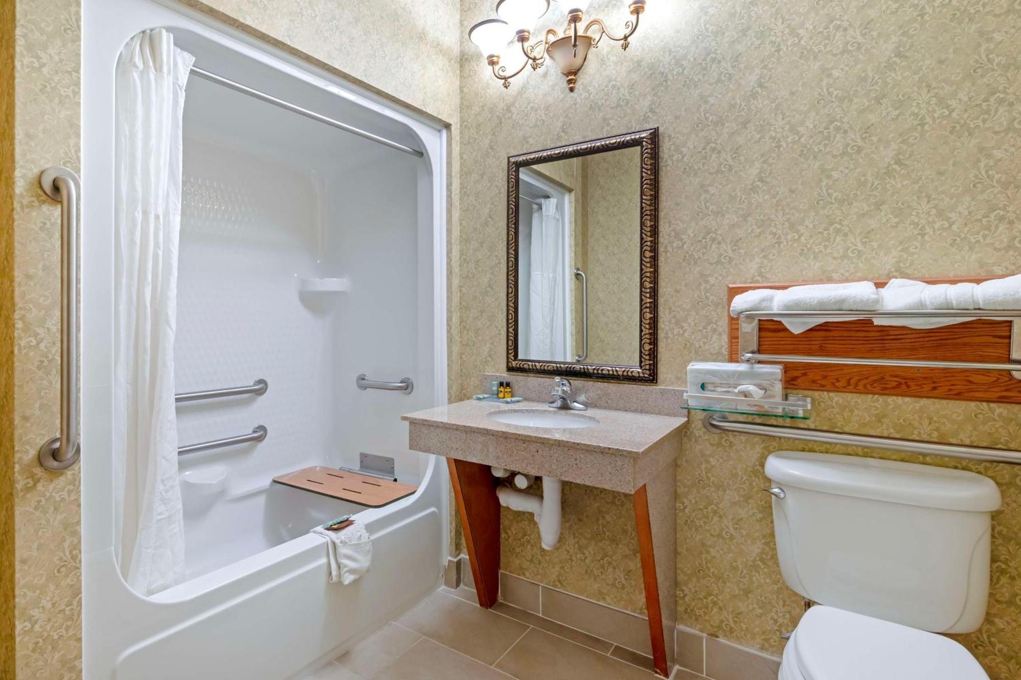 Best Western Plus Bradbury Inn And Suites Уэйкросс Экстерьер фото