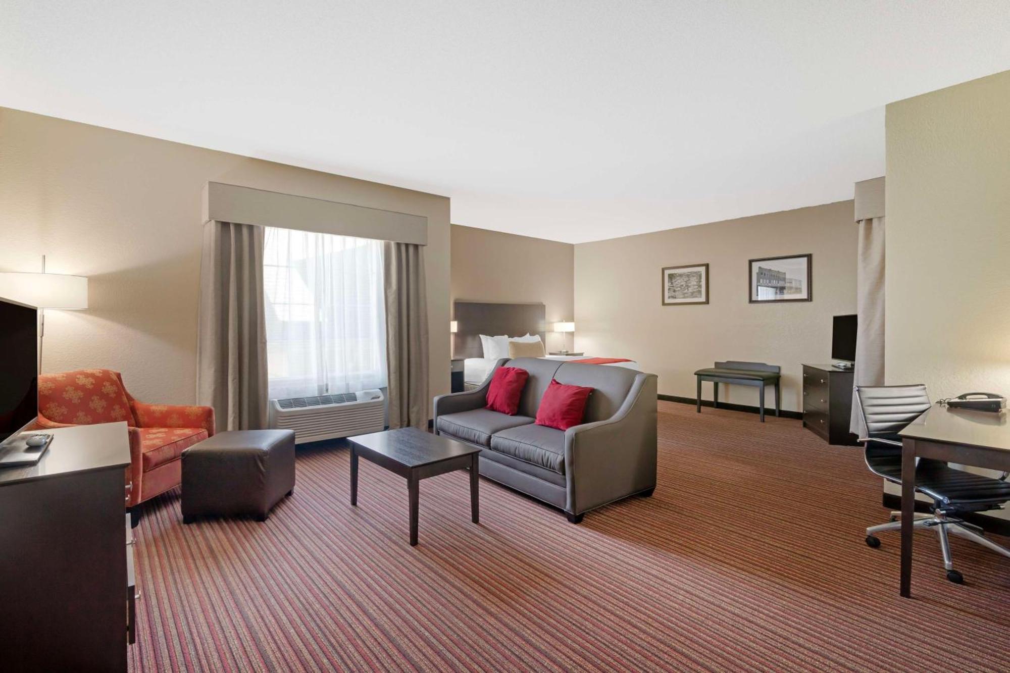 Best Western Plus Bradbury Inn And Suites Уэйкросс Экстерьер фото