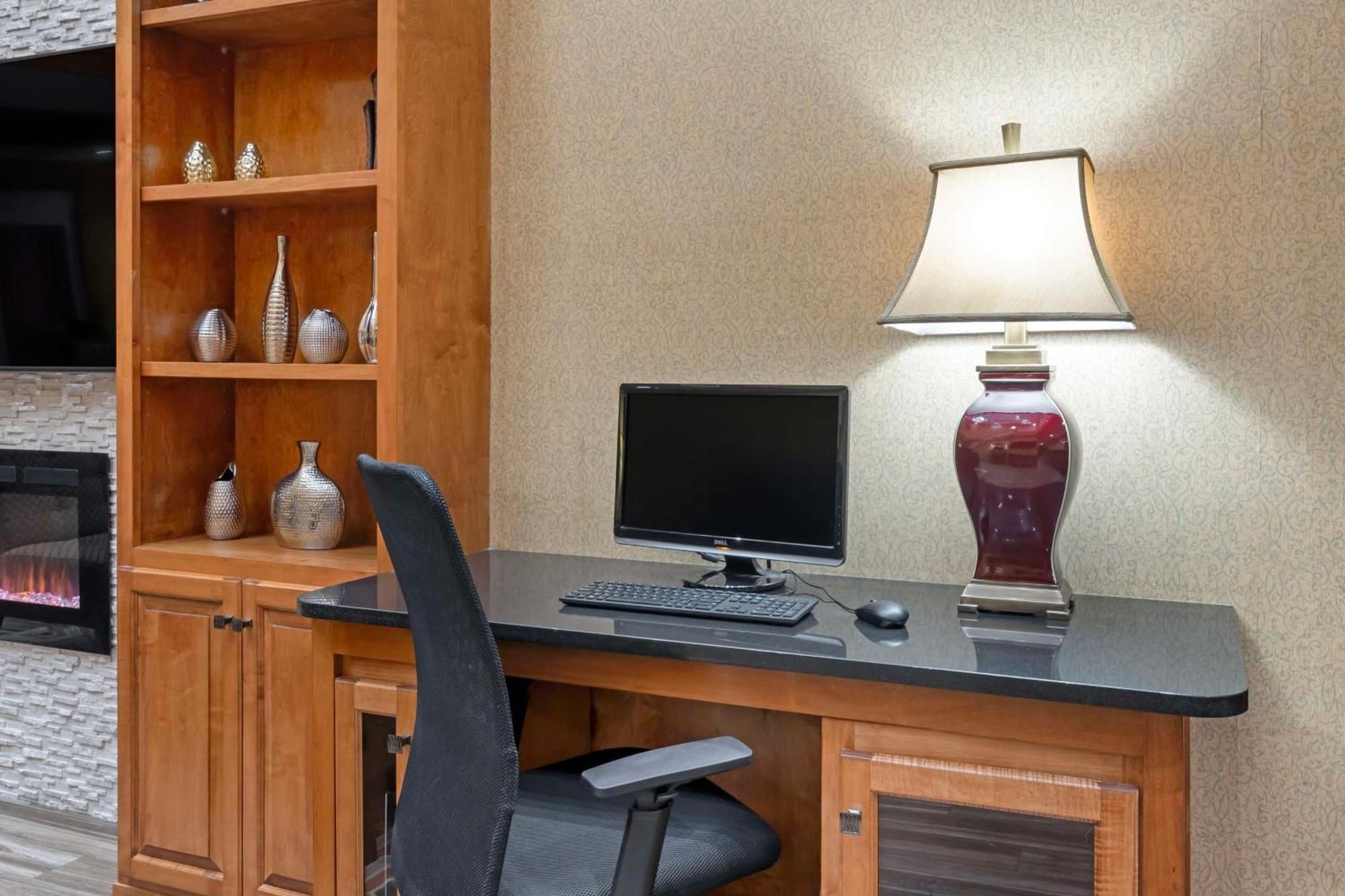 Best Western Plus Bradbury Inn And Suites Уэйкросс Экстерьер фото