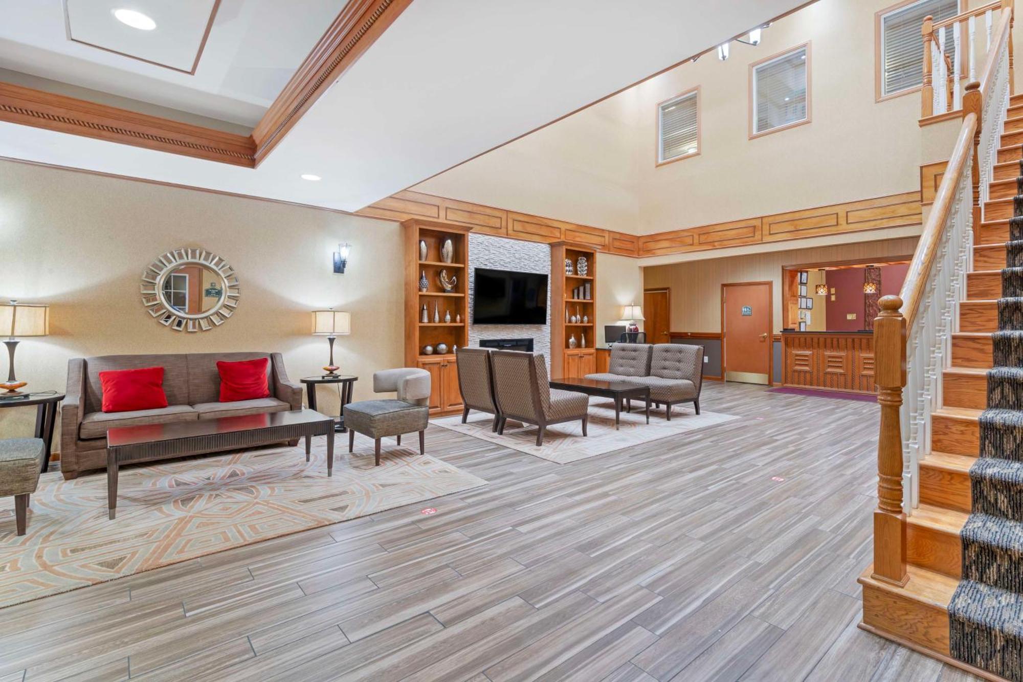 Best Western Plus Bradbury Inn And Suites Уэйкросс Экстерьер фото