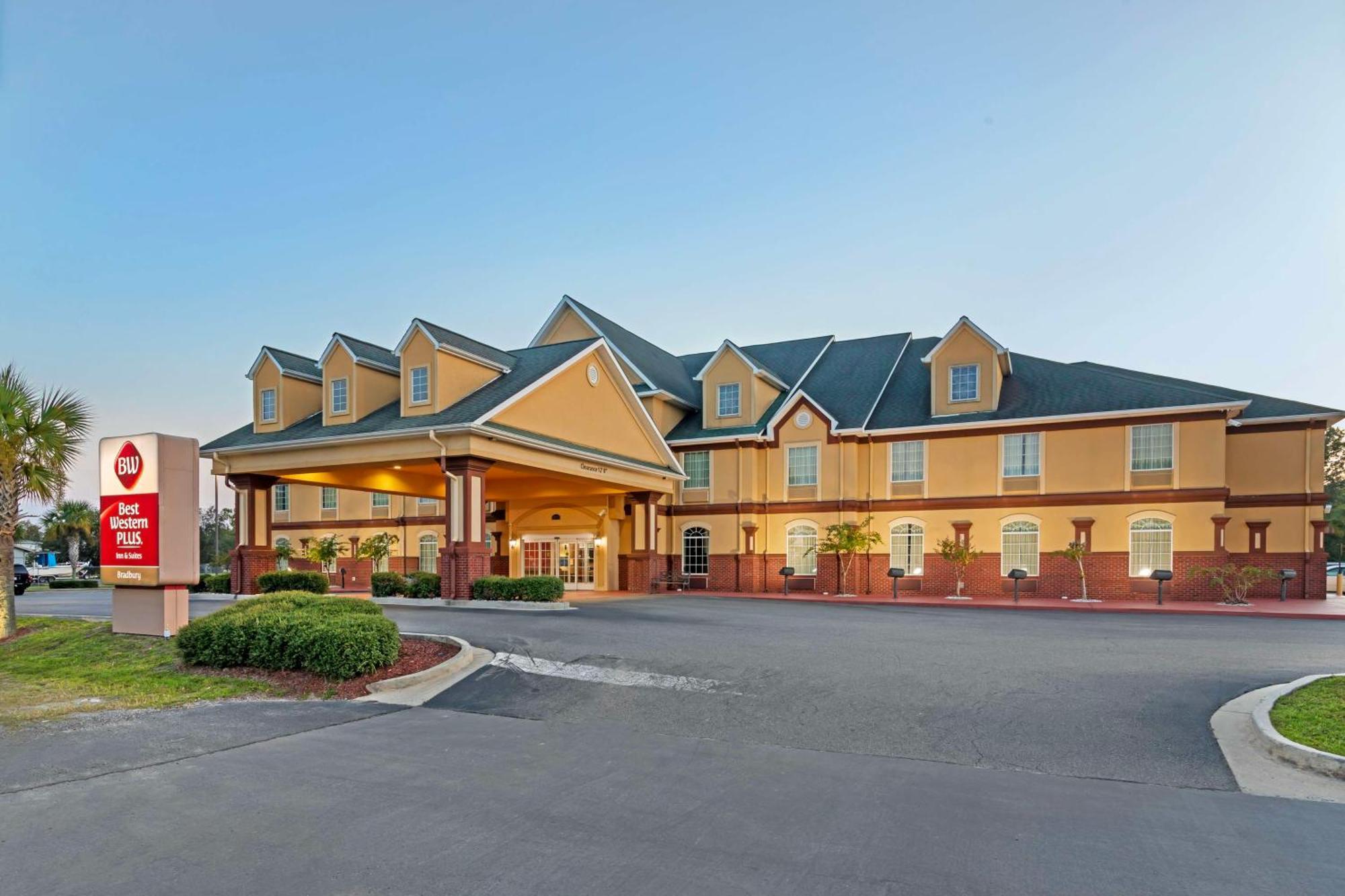 Best Western Plus Bradbury Inn And Suites Уэйкросс Экстерьер фото